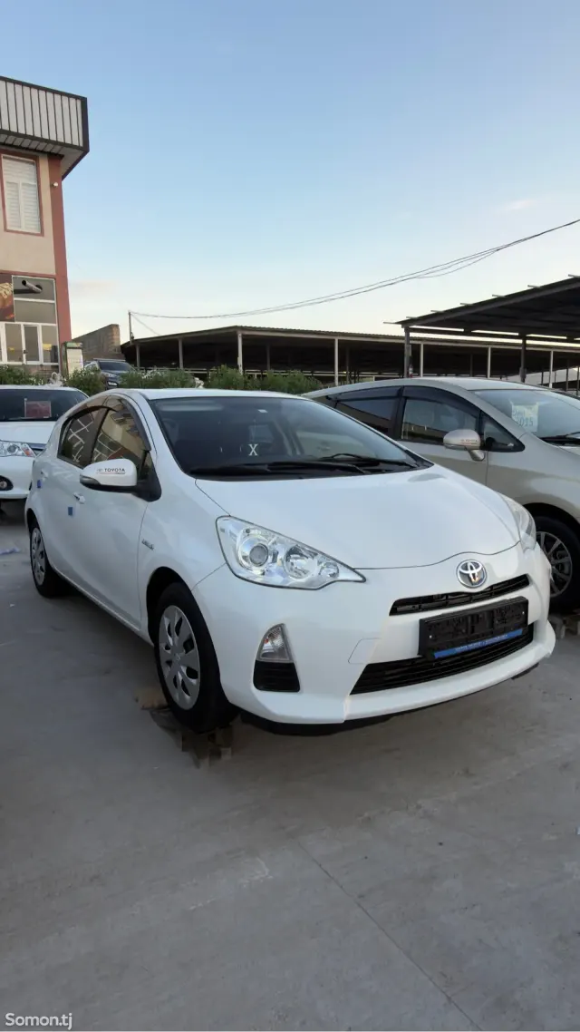 Toyota Aqua 2014 · 1.5 AT