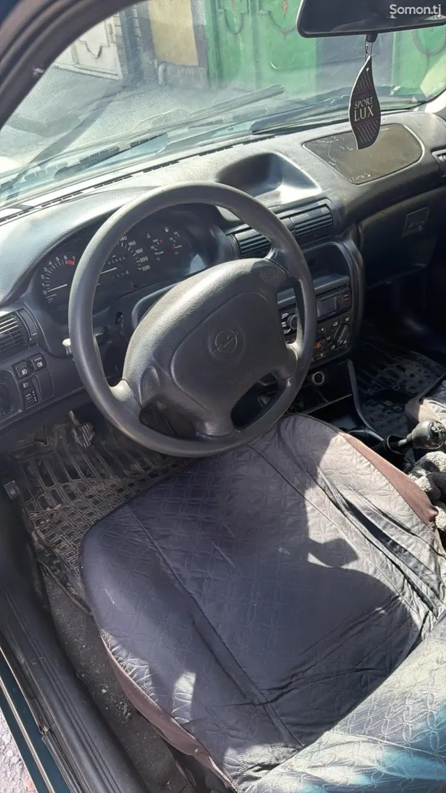 Opel Astra F 1997 · 1.6 MT