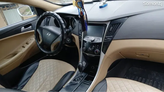 Hyundai Sonata 2011 · 2.0 AT