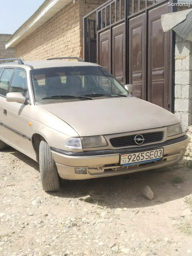 Opel Astra F 1998 · 1.6 MT