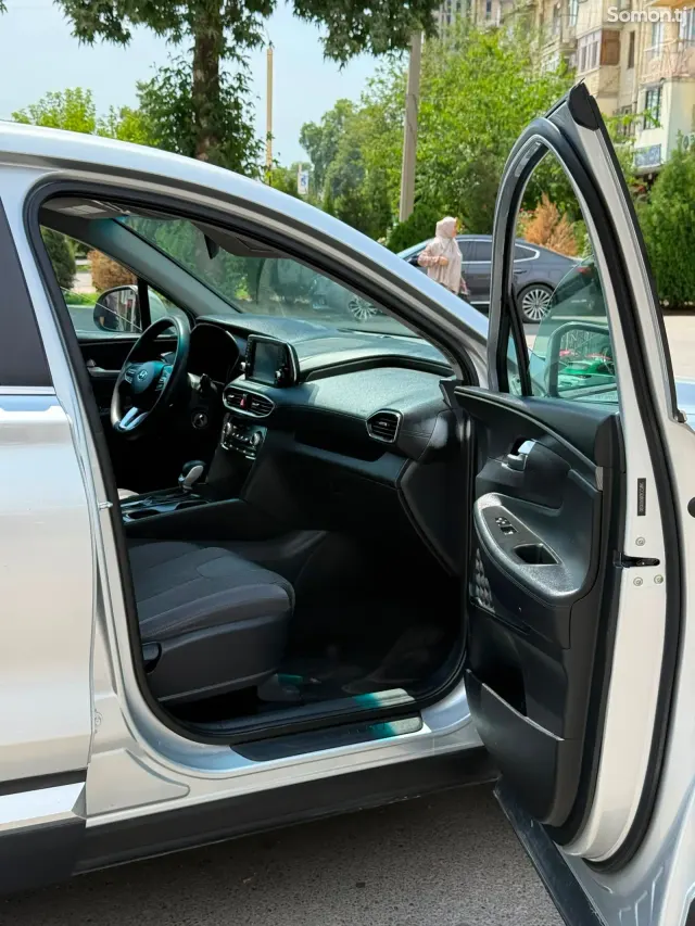 Hyundai Santa Fe 2019 · 2.4 AT