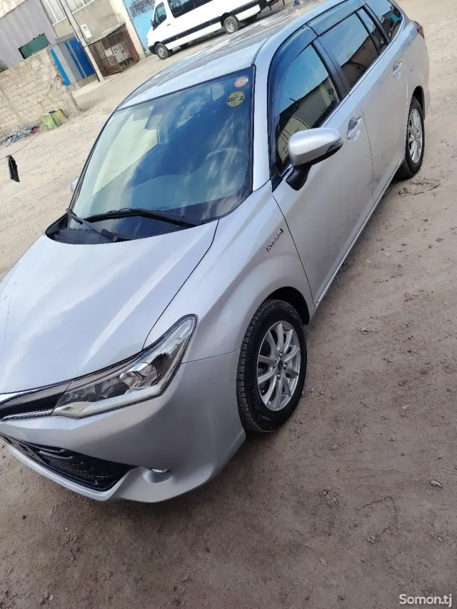 Toyota Fielder 2015 · 1.5 AT