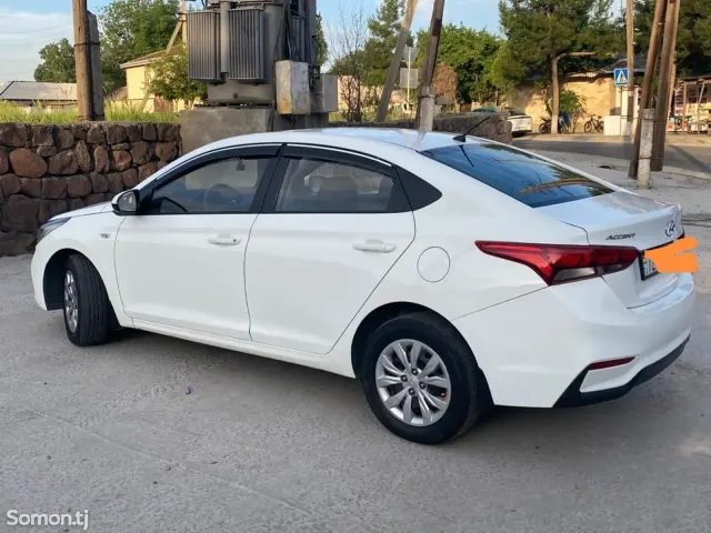 Hyundai Accent 2018 · 1.5 AT