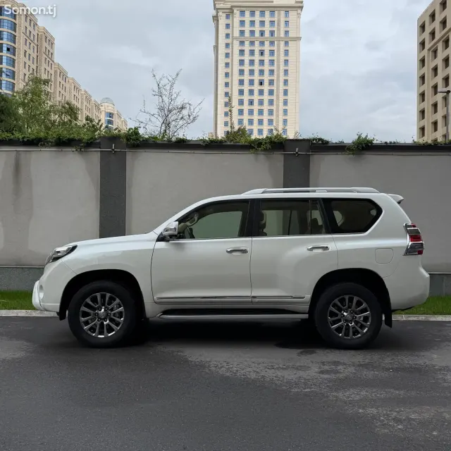 Toyota Land Cruiser Prado 2015 · 4.0 AT