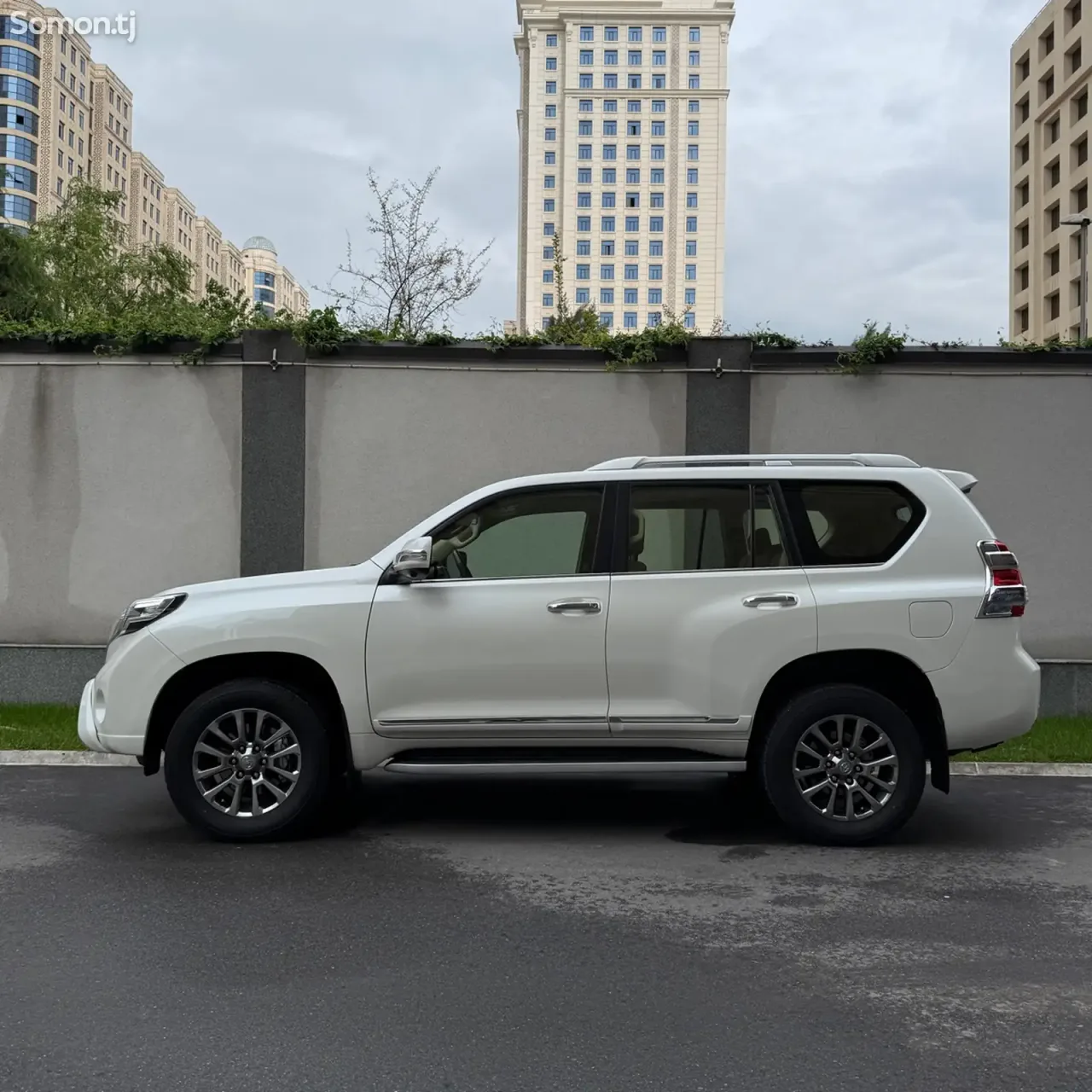 Toyota Land Cruiser Prado 2015 · 4.0 AT