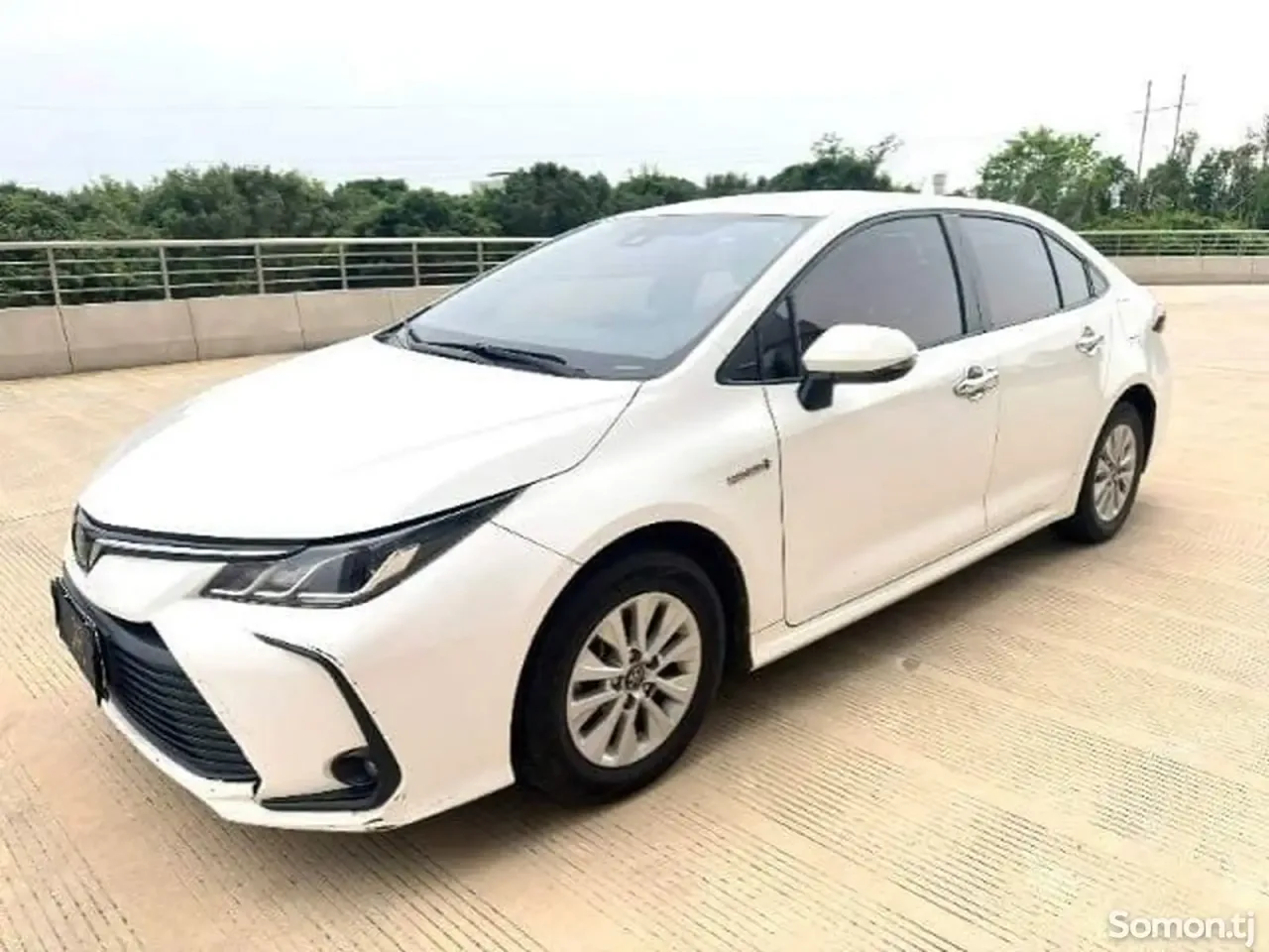Toyota Camry 2021 · 1.8 AT