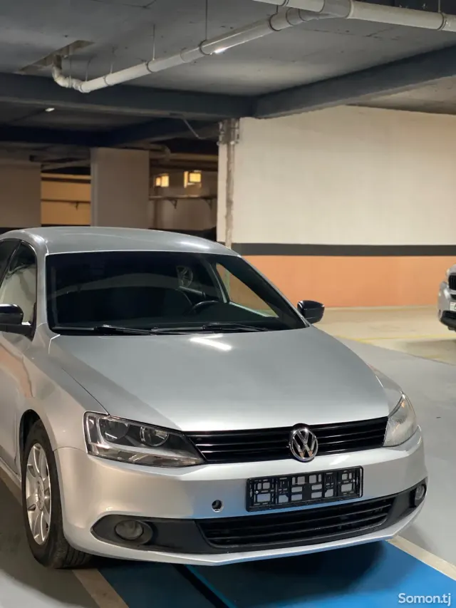 Volkswagen Jetta 2012 · 2.0 AT