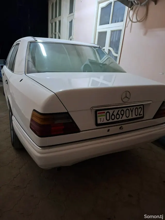 Mercedes-Benz W124 1994 · 2.5 MT