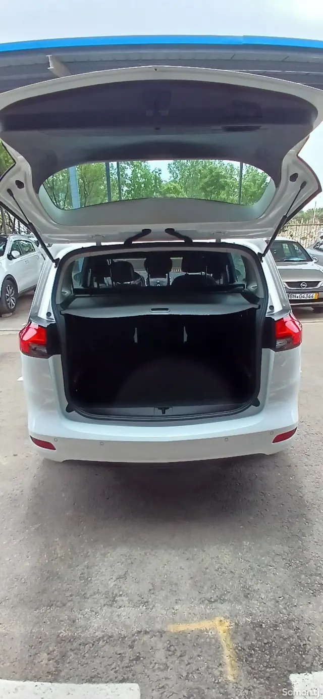 Opel Zafira 2015 · 1.6 MT