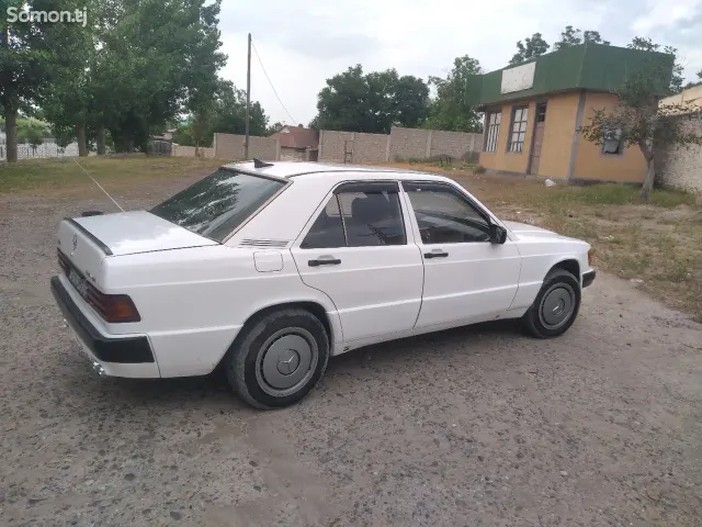 Mercedes-Benz W201 1991 · 2.2 MT