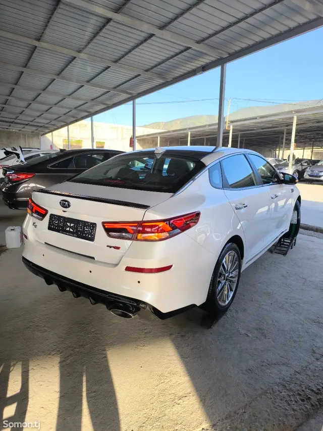 Kia K5 2018 · 2.0 AT