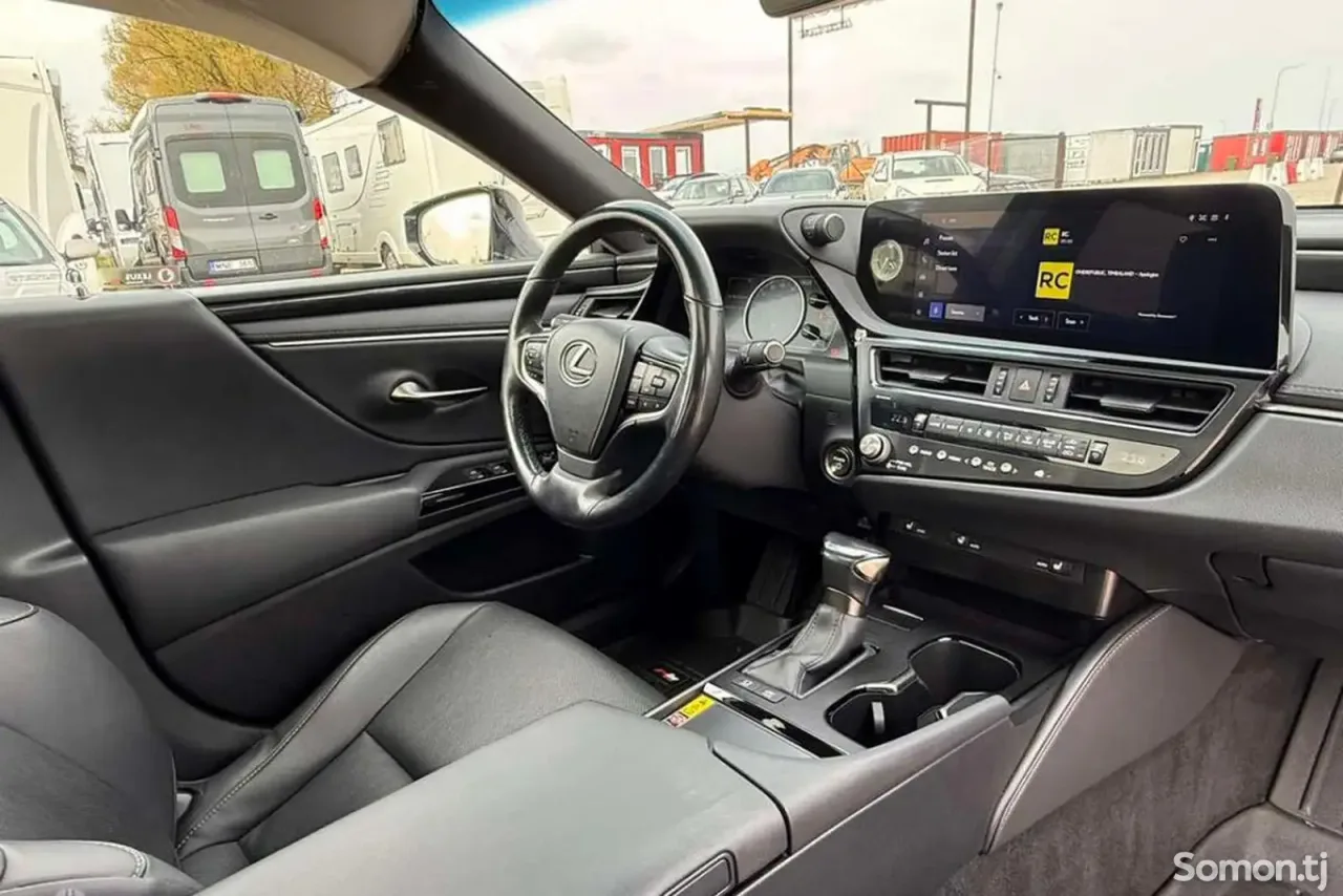 Lexus ES series 2024 · 3.0 AT