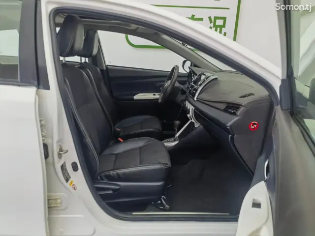 Toyota Yaris 2015 · 1.5 AT