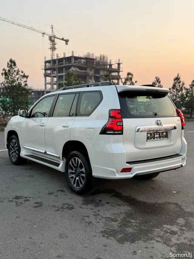 Toyota Land Cruiser Prado 2023 · 4.0 AT