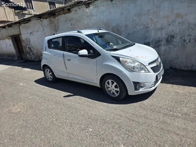 Chevrolet Spark 2012 · 1.1 AT