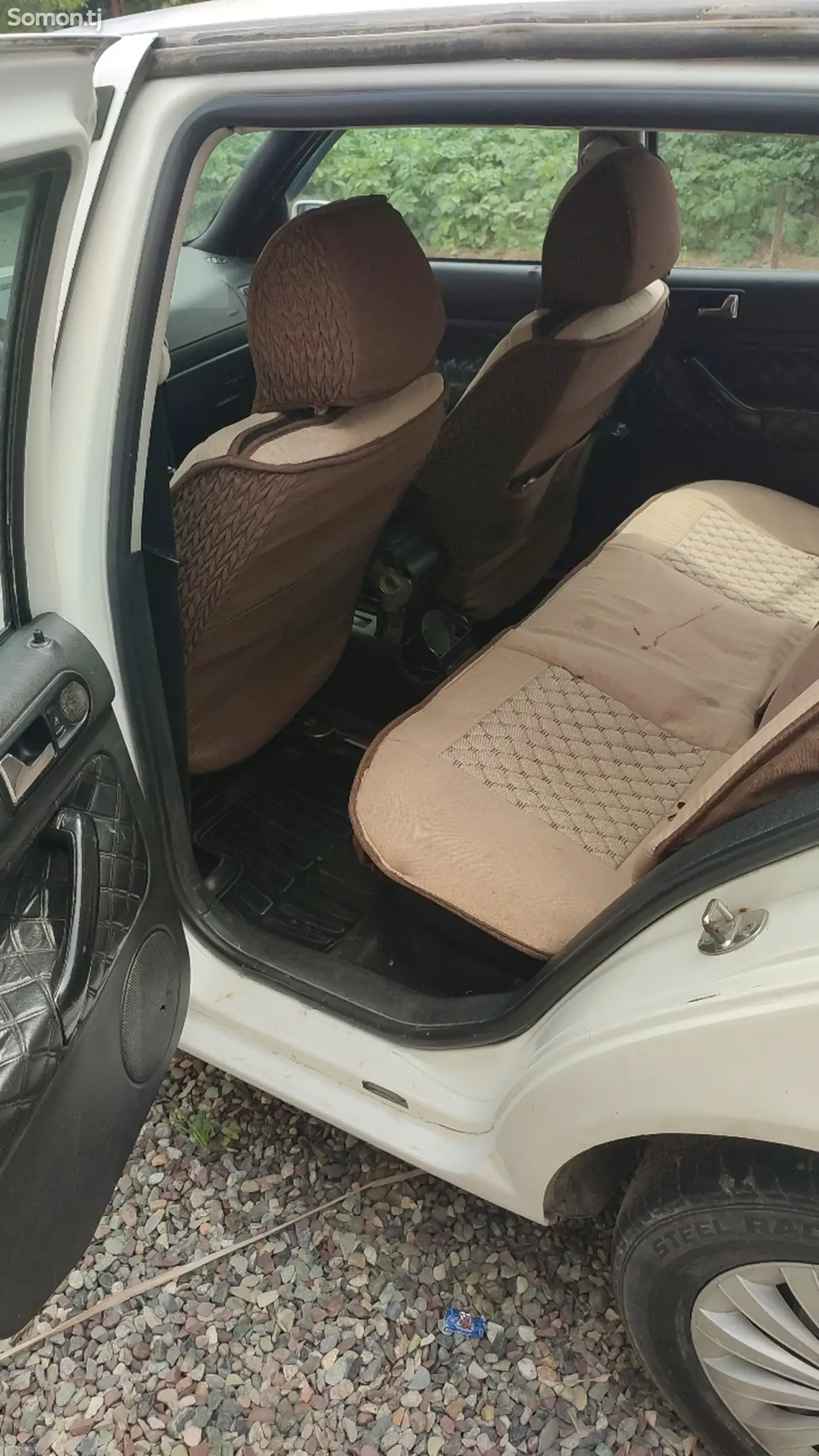 Volkswagen Golf 1997 · 1.6 MT