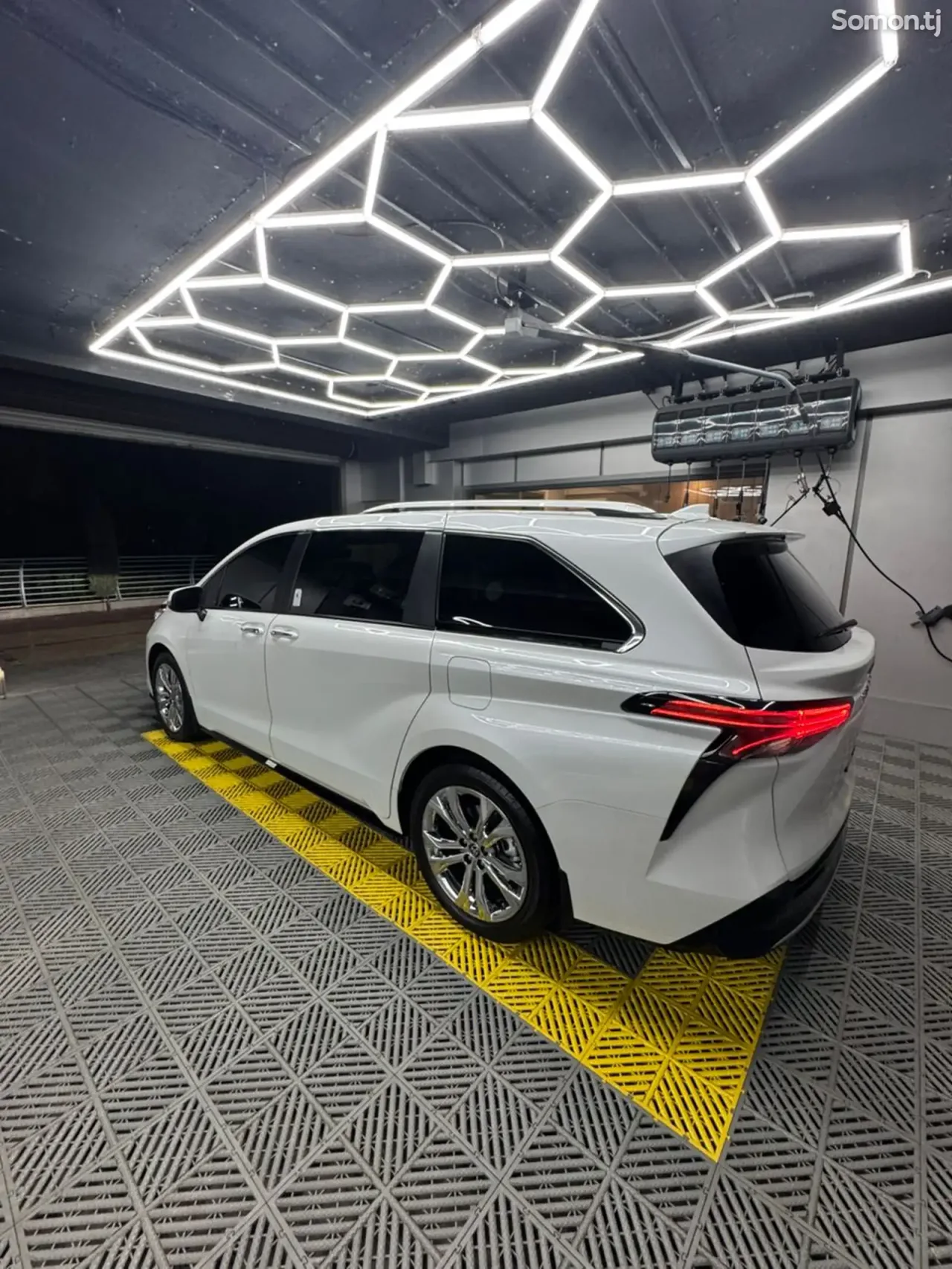 Toyota Sienna 2024 · 2.5 AT