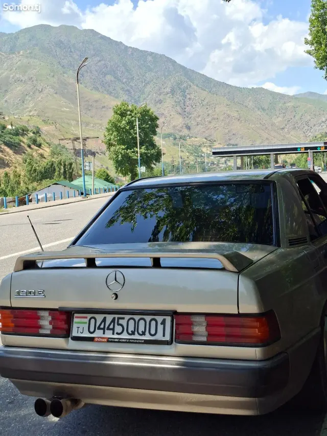 Mercedes-Benz W201 1991 · 1.8 AT