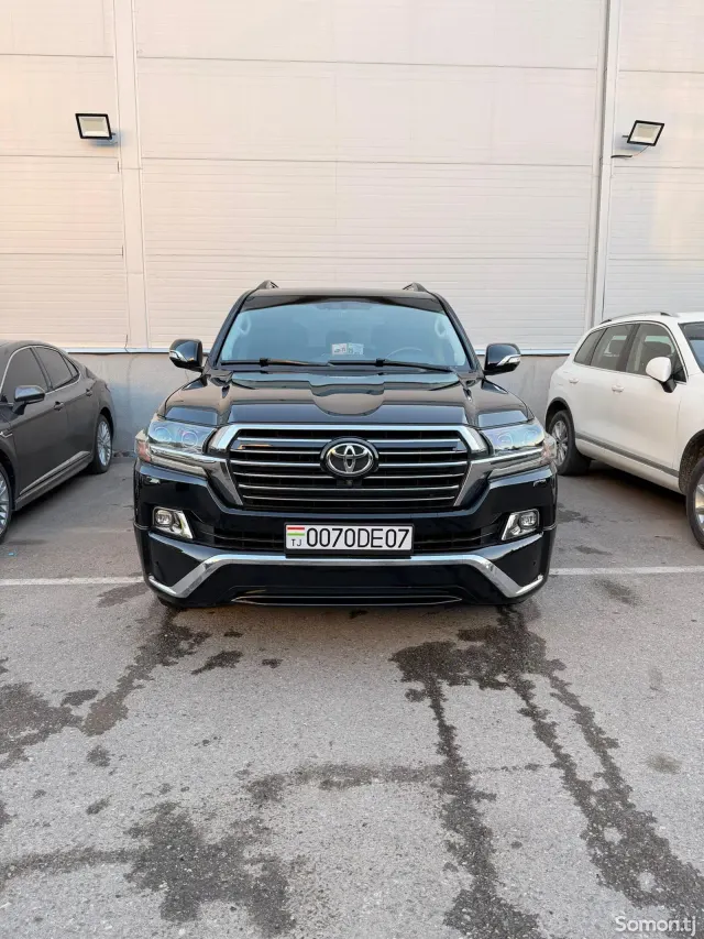 Toyota Land Cruiser 2017 · 4.6 AT