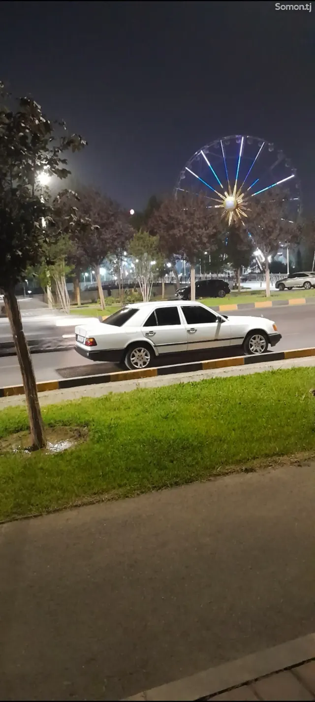 Mercedes-Benz W124 1991 · 2.0 MT