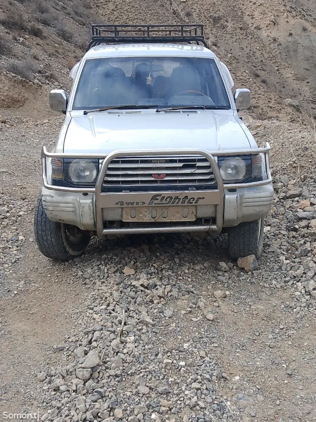 Mitsubishi Pajero 1991 · 2.2 AT