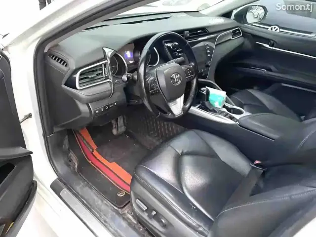 Toyota Camry 2019 · 2.5 AT
