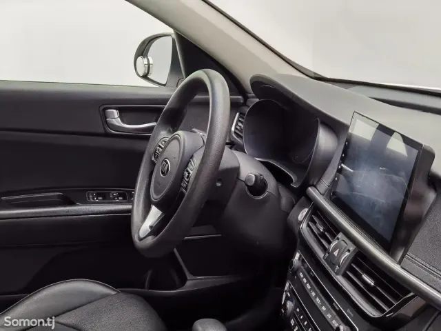 Kia K5 2017 · 2.0 AT