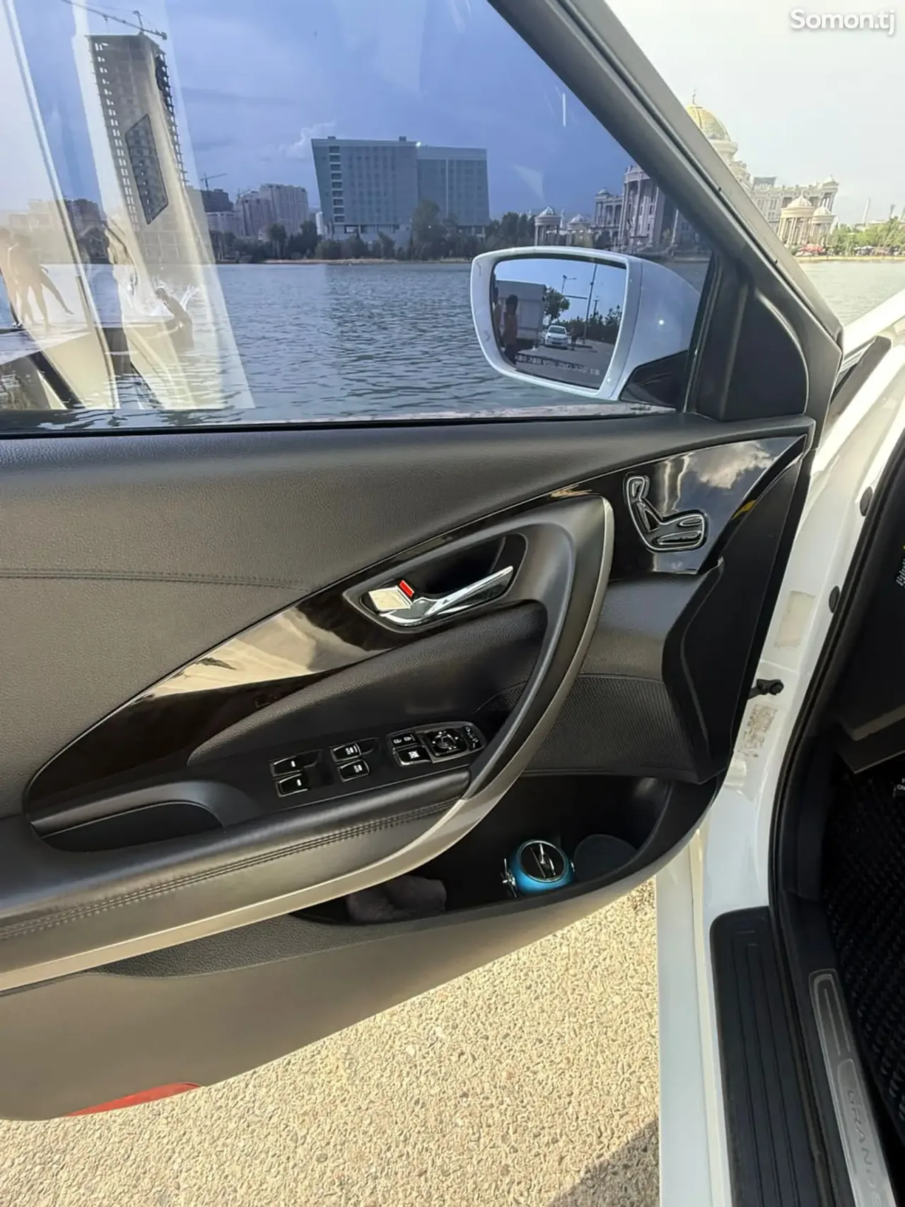 Hyundai Grandeur 2012 · 2.4 AT