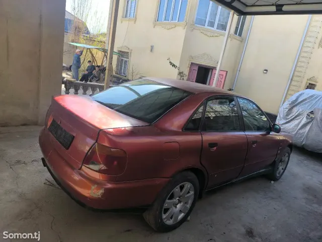 Audi A4 1996 · 1.8 MT