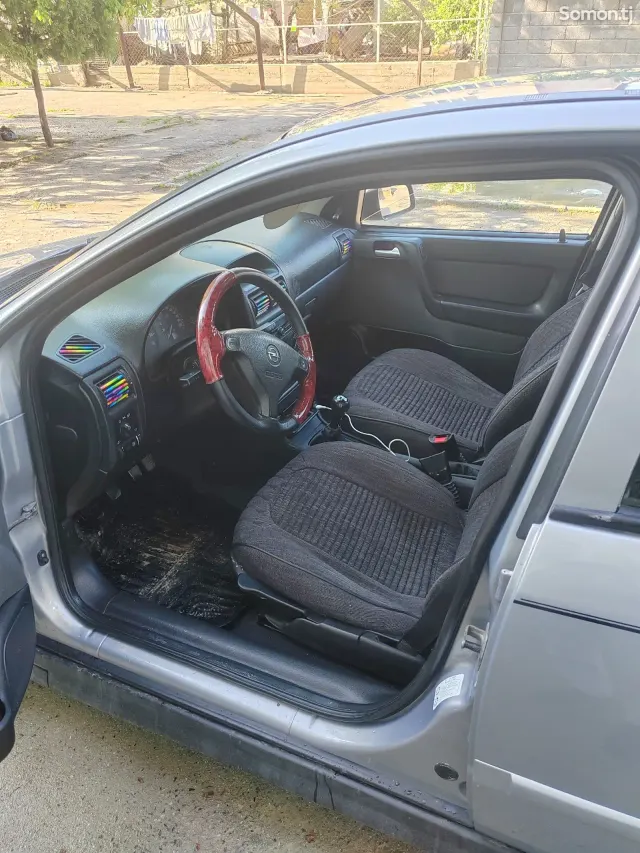 Opel Astra G 2001 · 1.6 MT