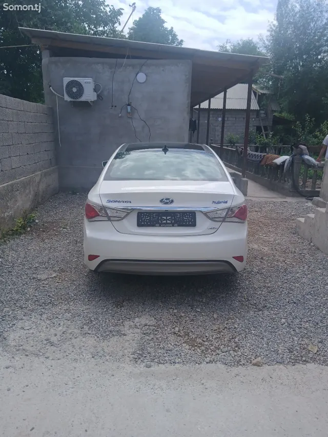 Hyundai Sonata 2014 · 2.4 AT