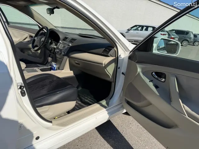 Toyota Camry 2010 · 2.5 AT