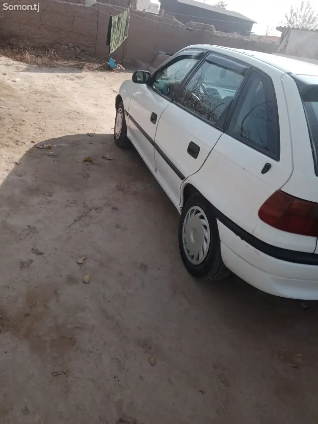 Opel Astra F 1997 · 1.6 MT