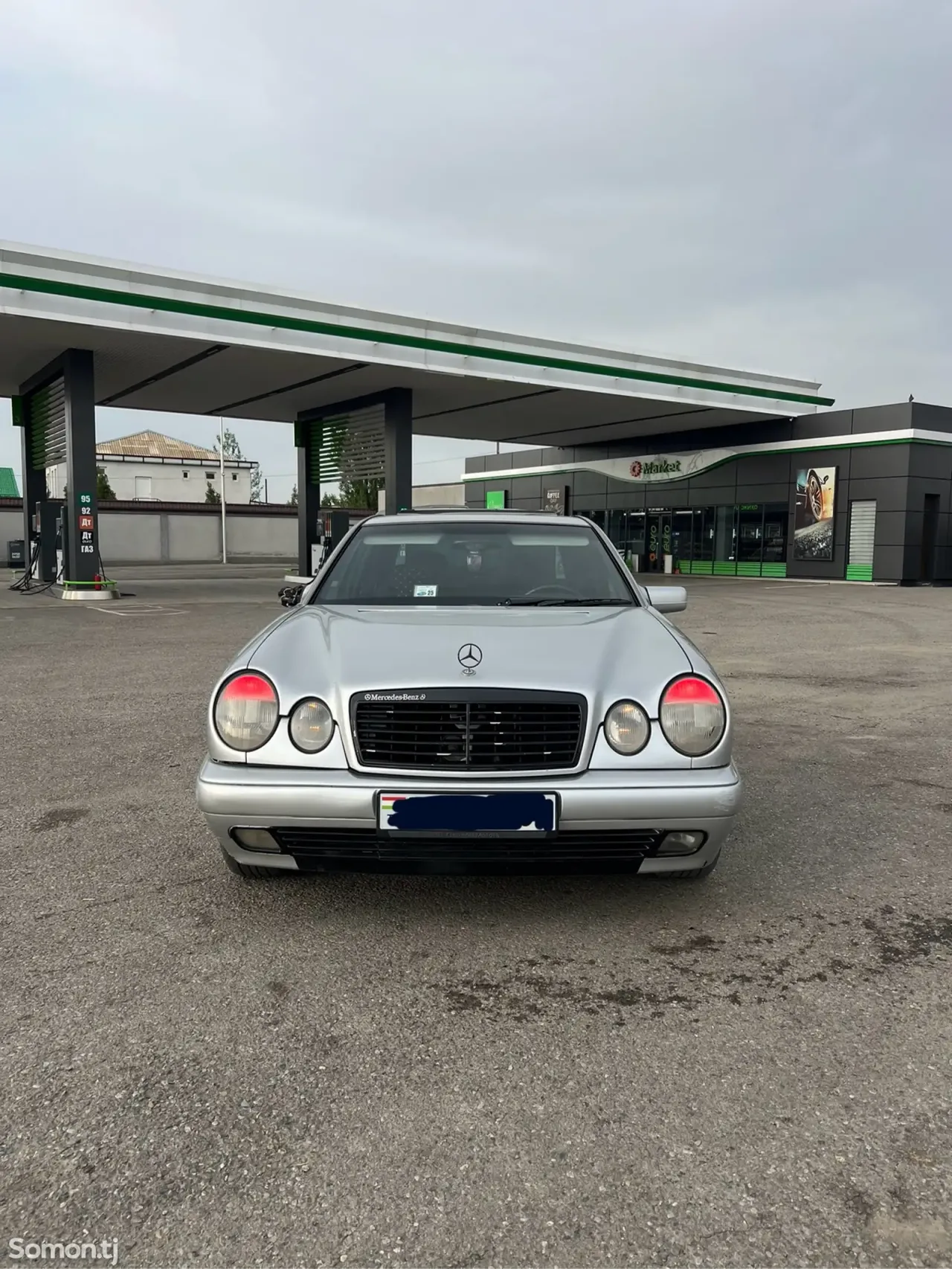 Mercedes-Benz E class 1997 · 2.0 MT