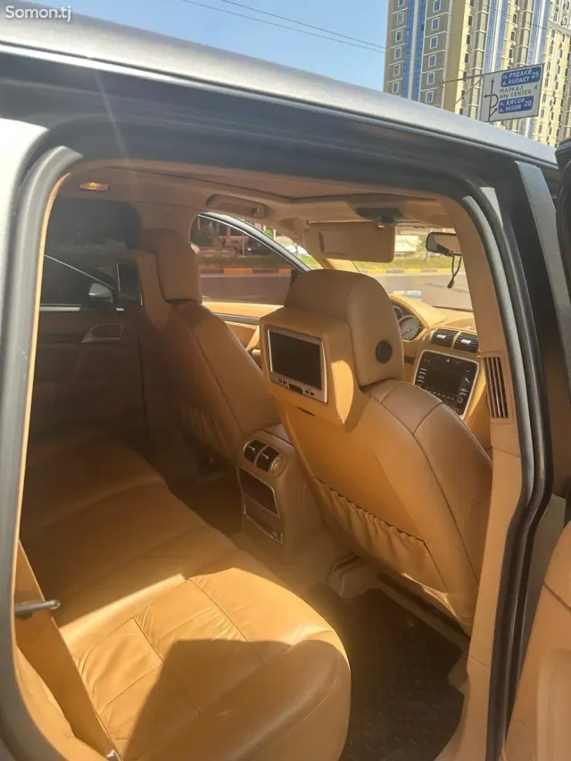 Porsche Cayenne 2010 · 4.8 AT