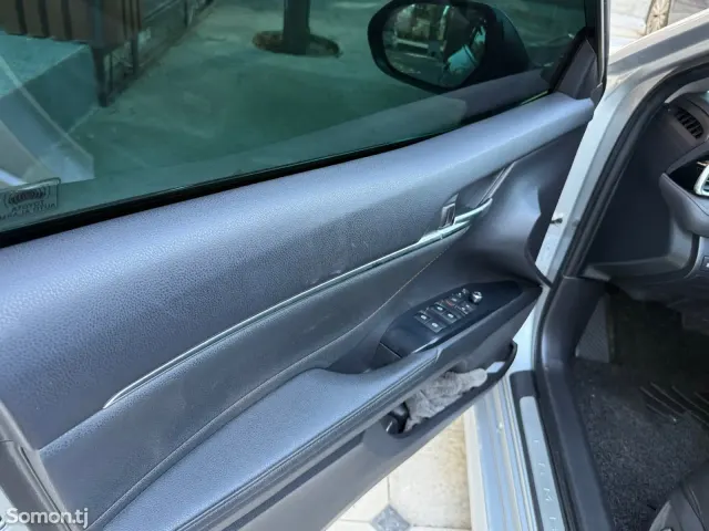 Toyota Camry 2018 · 2.5 AT