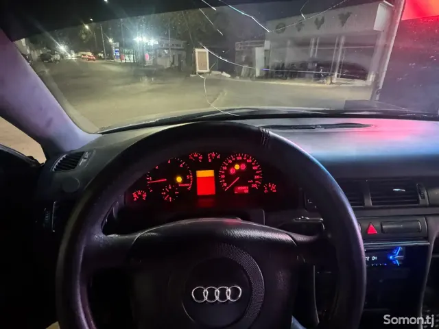 Audi A6 1999 · 2.4 MT