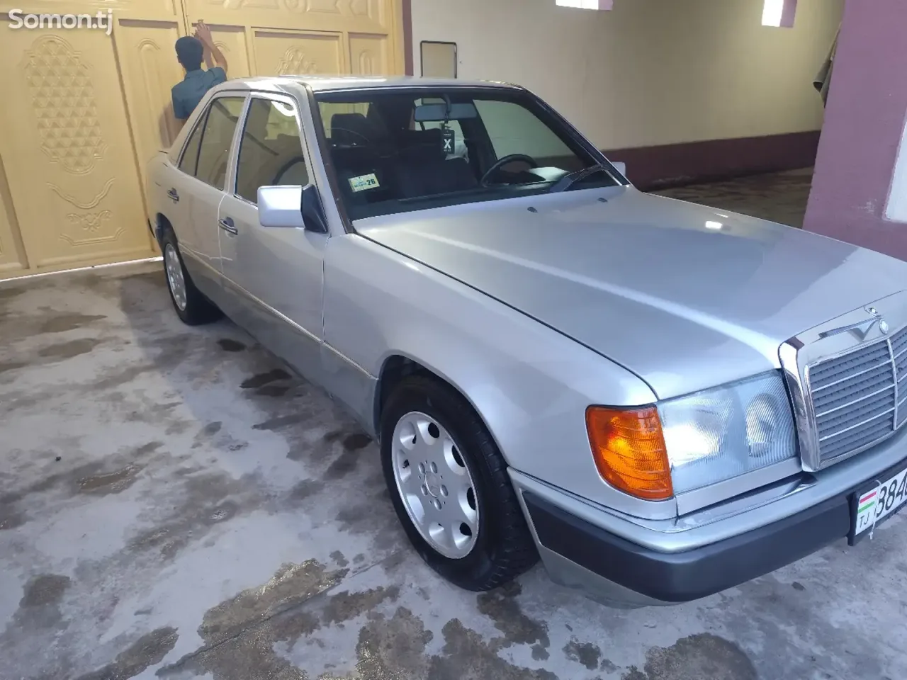 Mercedes-Benz W124 1993 · 2.5 MT