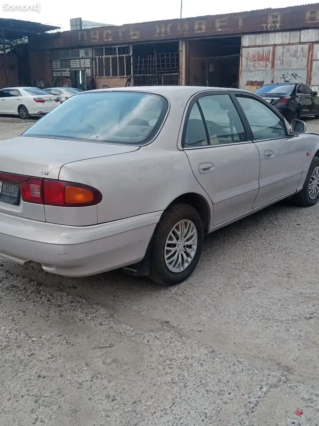 Hyundai Sonata 1996 · 1.8 AT