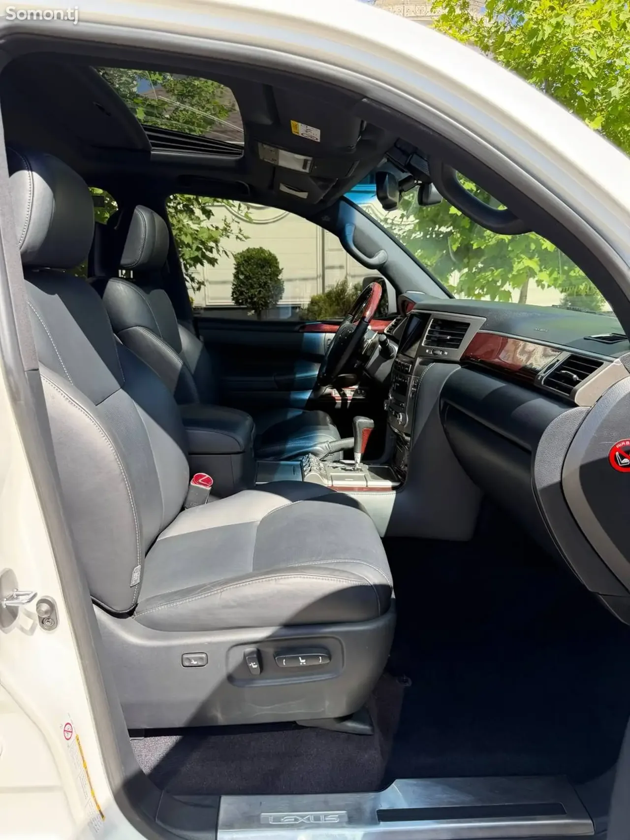 Lexus LX series 2015 · 5.7 AT