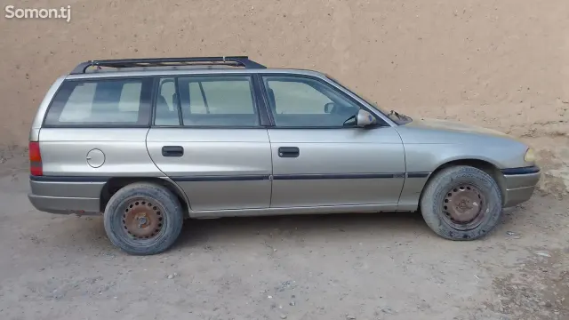 Opel Astra F 1996 · 1.6 MT