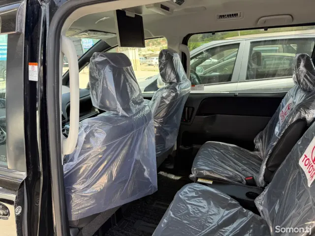 Toyota Voxy 2014 · 1.8 AT