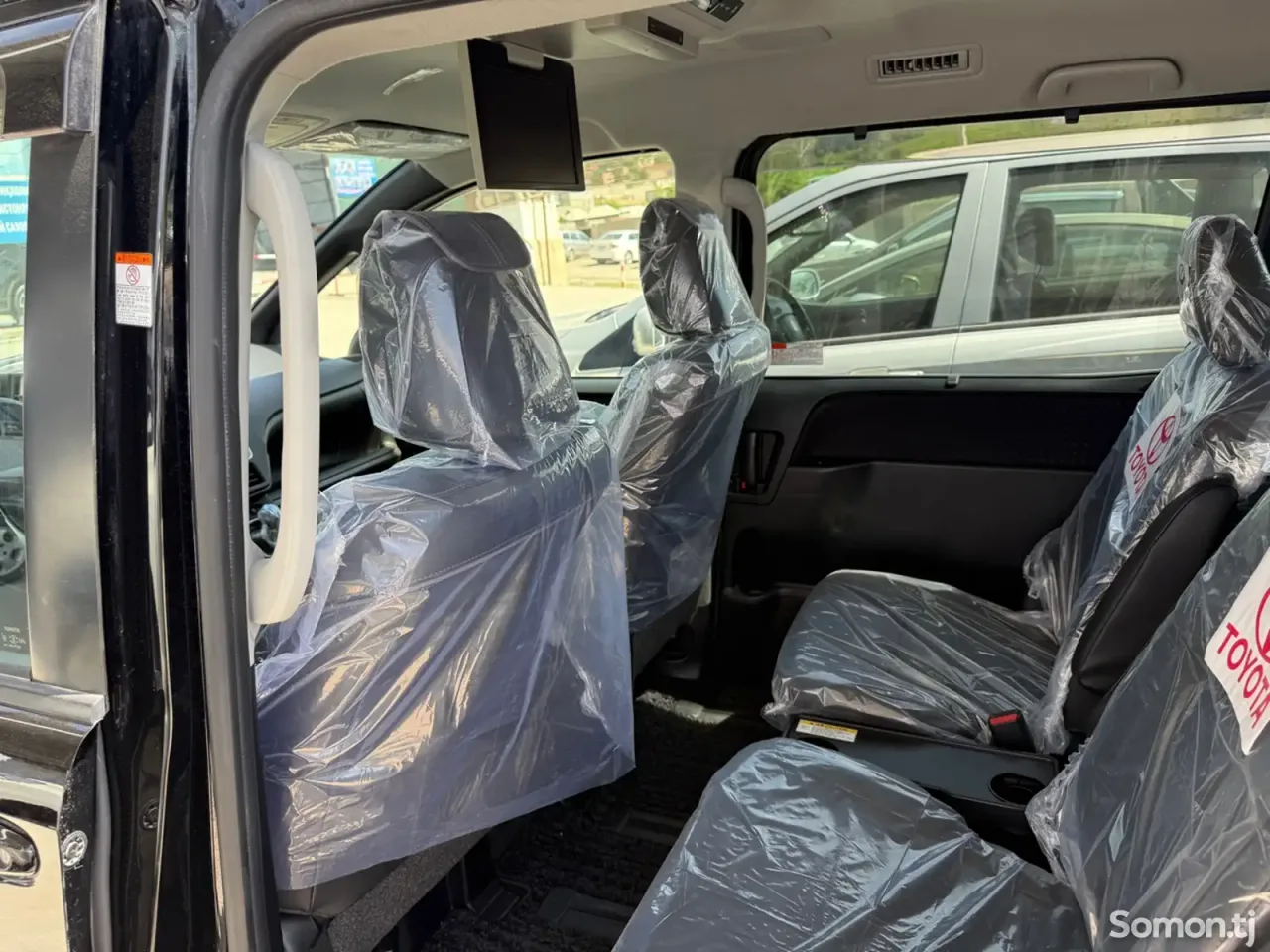 Toyota Voxy 2014 · 1.8 AT