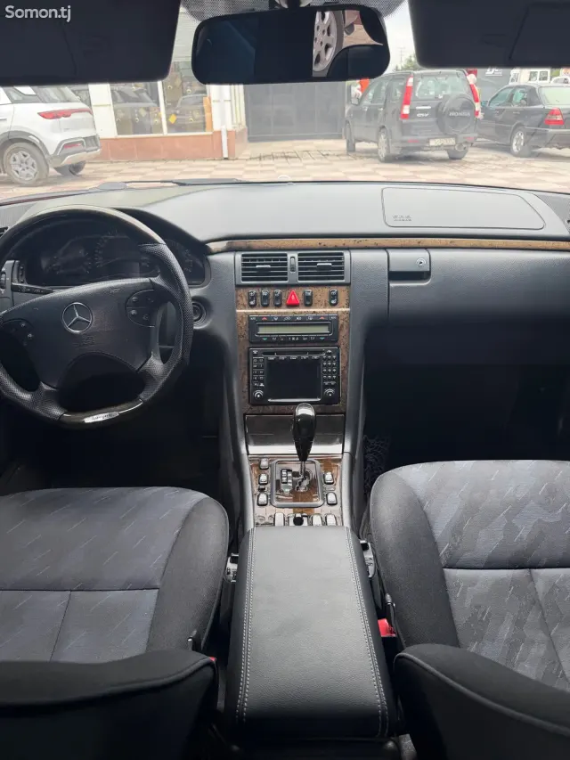 Mercedes-Benz E class 2001 · 2.4 AT