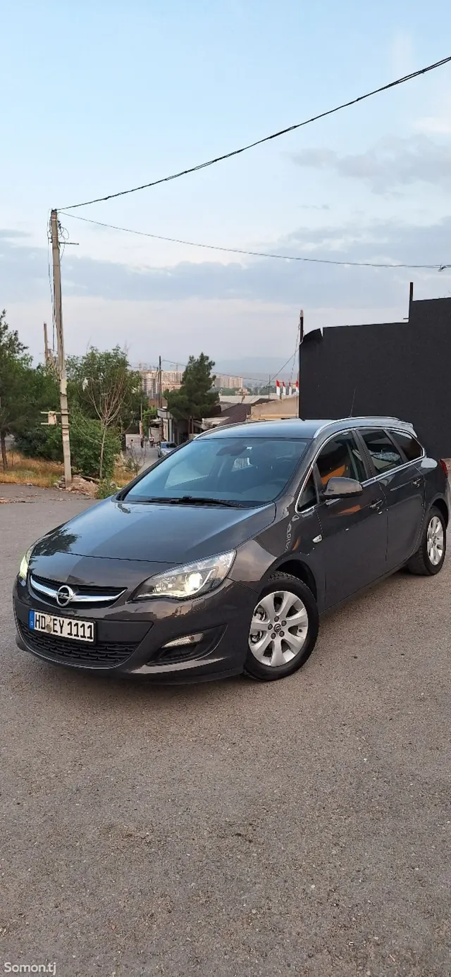 Opel Astra J 2015 · 1.4 MT