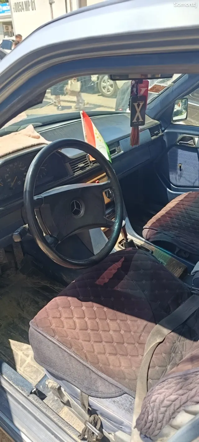 Mercedes-Benz W124 1986 · 2.5 MT