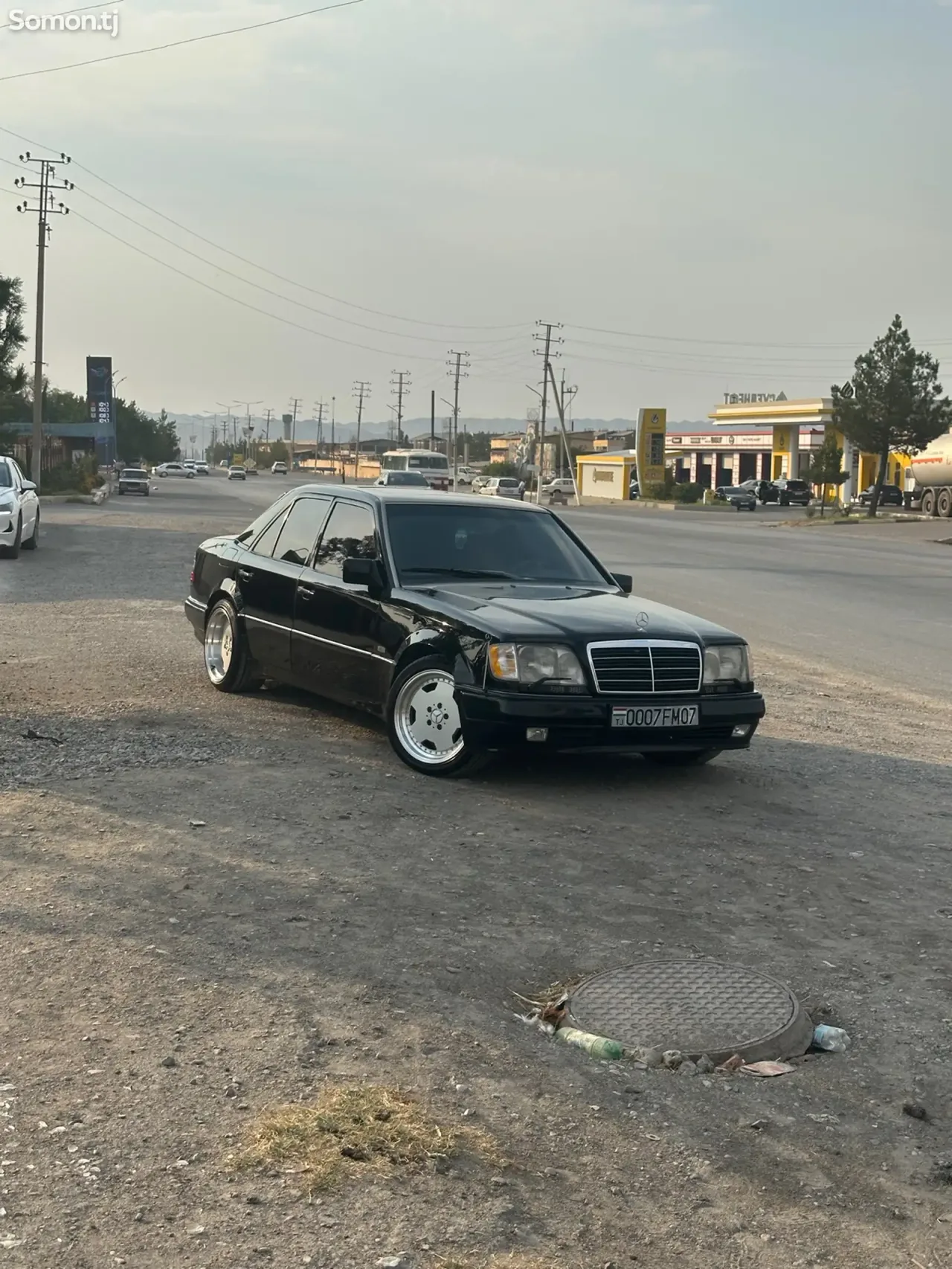 Mercedes-Benz W124 1990 · 2.0 AT