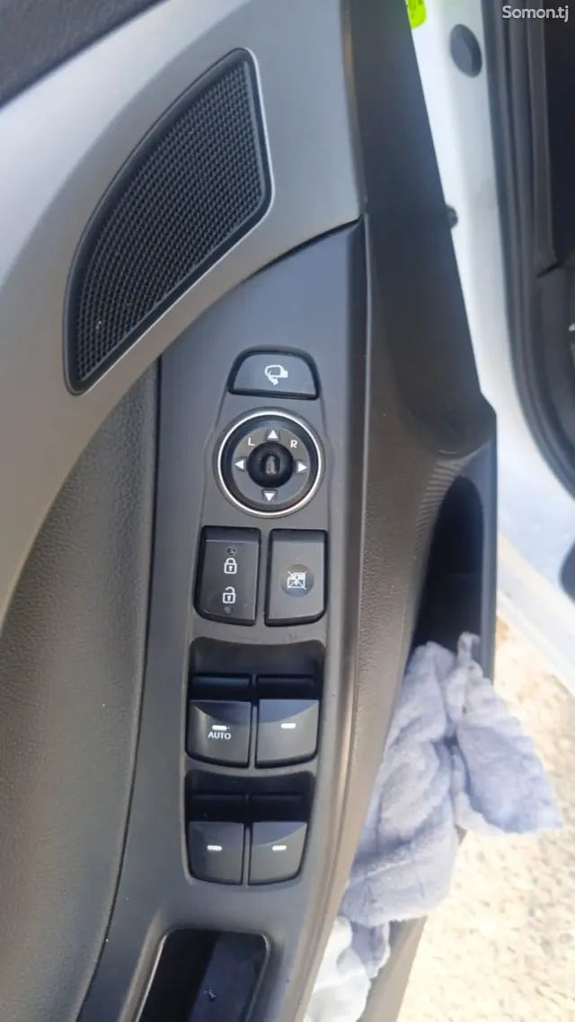 Hyundai Avante 2014 · AT