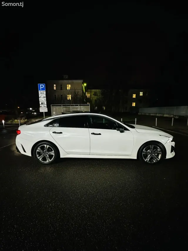 Kia K5 2022 · 1.6 AT
