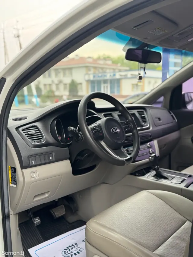 Kia Carnival 2015 · 2.2 AT